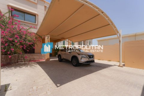 Земельный участок 1393.5м² в Халифа-Сити, ОАЭ №120535 3