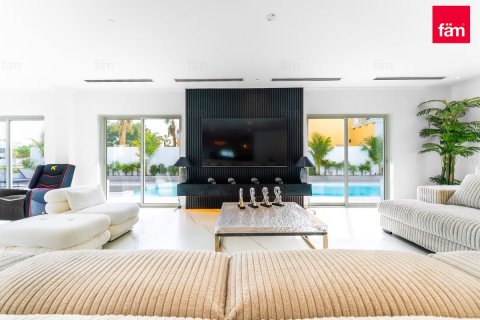 5 bedrooms Villa in Dubai, UAE No. 216137 16