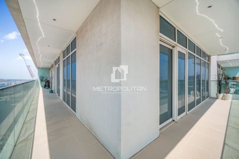 3 bedrooms Apartment in EMAAR Beachfront, UAE No. 128916 9