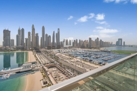 3 bedrooms Apartment in EMAAR Beachfront, UAE No. 128916 4