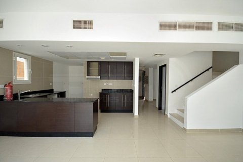 4 bedrooms Villa in Abu Dhabi, UAE No. 13287 5