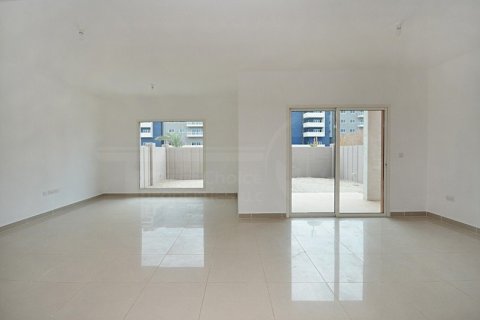 4 bedrooms Villa in Abu Dhabi, UAE No. 13287 16