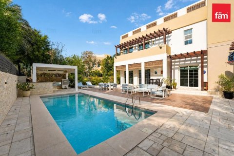5 bedrooms Villa in Dubai, UAE No. 216110