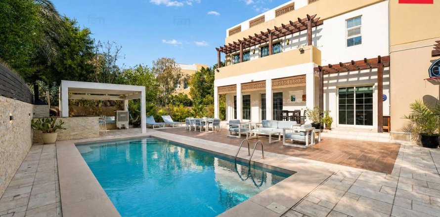 Villa de 5 chambres à Dubai, UAE No. 216110