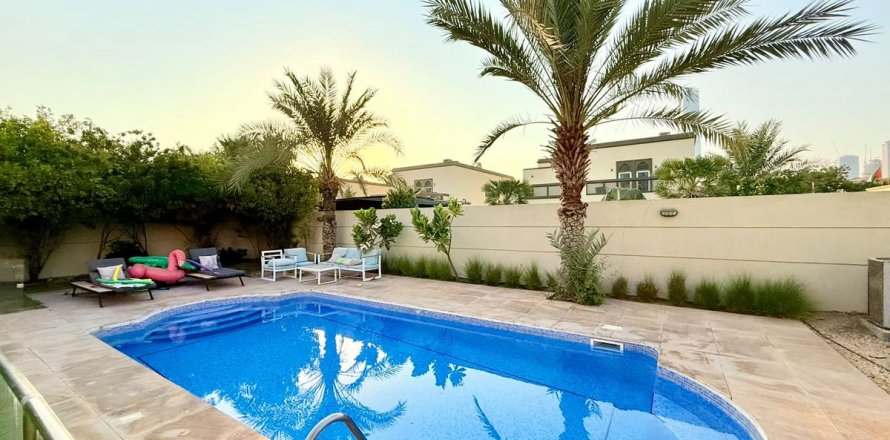 4 bedrooms Villa in Dubai, UAE No. 219187