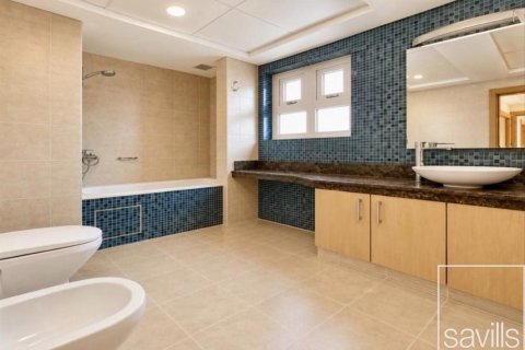 Apartment de 3 dormitorios en Shoreline Apartments, UAE No. 220473 8