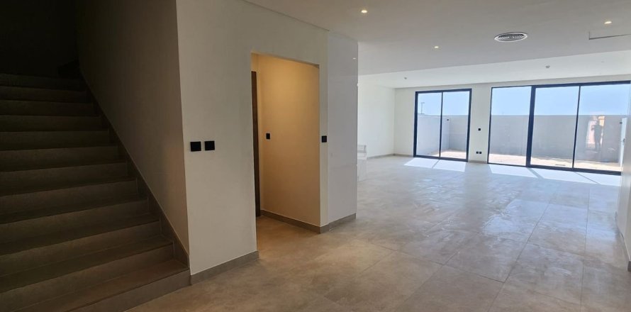 3 bedrooms Townhouse in Dubai Land, UAE No. 223371