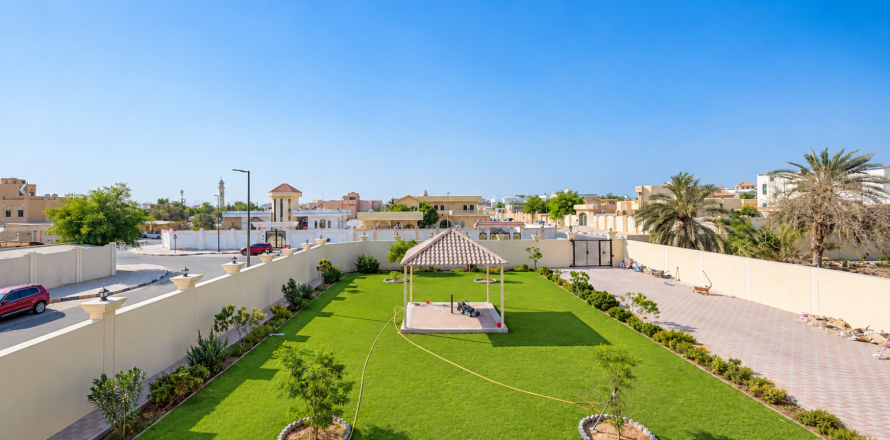 6 bedrooms Villa in Mughaidir, UAE No. 226410