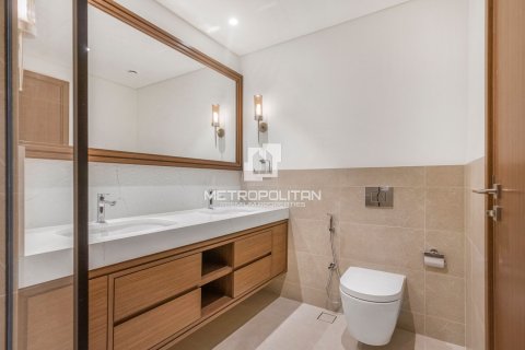 Квартира с 2 спальнями в EMAAR Beachfront, ОАЭ №62252 17