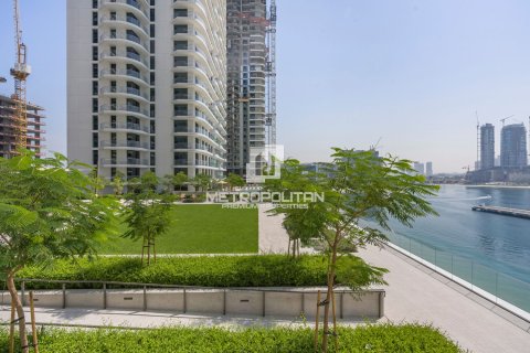 Квартира с 2 спальнями в EMAAR Beachfront, ОАЭ №62252 19