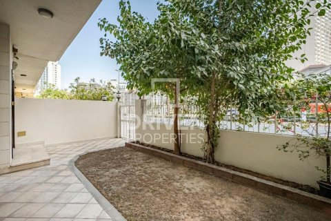 Villa de 4 dormitorios en District 15, UAE No. 215087 24