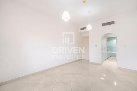 Villa de 4 dormitorios en District 15, UAE No. 215087 14
