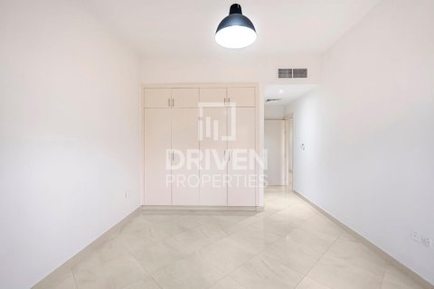 Villa de 4 dormitorios en District 15, UAE No. 215087 6
