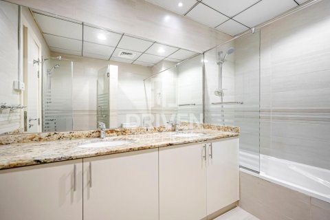 Villa de 4 dormitorios en District 15, UAE No. 215087 17
