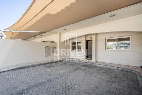 Villa de 4 dormitorios en District 15, UAE No. 215087 22