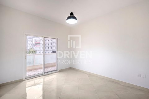 Villa de 4 dormitorios en District 15, UAE No. 215087 7