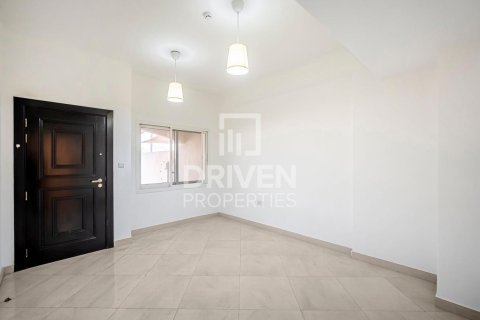 Villa de 4 dormitorios en District 15, UAE No. 215087 8