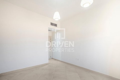 Villa de 4 dormitorios en District 15, UAE No. 215087 12