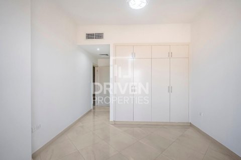 Villa de 4 dormitorios en District 15, UAE No. 215087 10