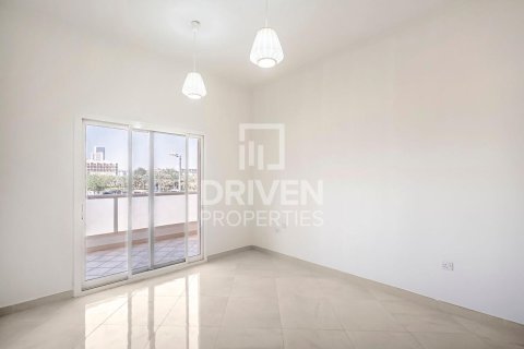 Villa de 4 dormitorios en District 15, UAE No. 215087 11