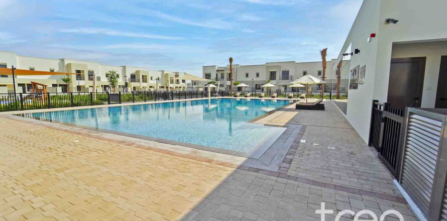 Townhouse de 3 dormitorios en Town Square, UAE No. 206228