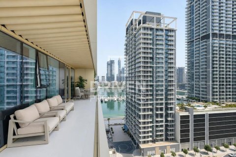Apartment de 2 dormitorios en EMAAR Beachfront, UAE No. 212293 23