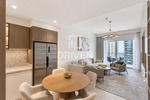 Apartment de 2 dormitorios en EMAAR Beachfront, UAE No. 212293 3