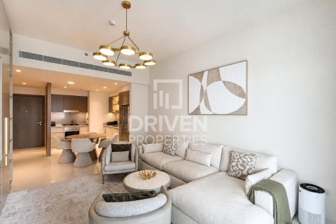 Apartment de 2 dormitorios en EMAAR Beachfront, UAE No. 212293 5