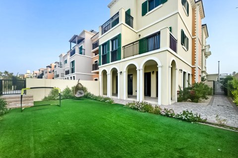 4 bedrooms Townhouse in Jumeirah, UAE No. 196835