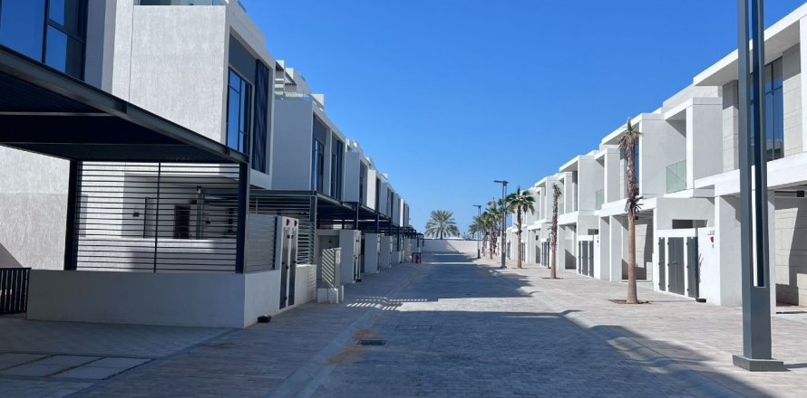 Villa de 4 dormitorios en Ras Al Khaimah, UAE No. 184163