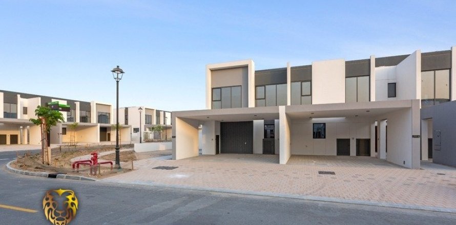Townhouse de 4 dormitorios en Dubai Land, UAE No. 34076