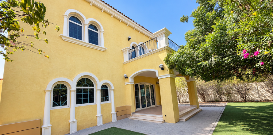 3 bedrooms Villa in Jumeirah Park, UAE No. 213001