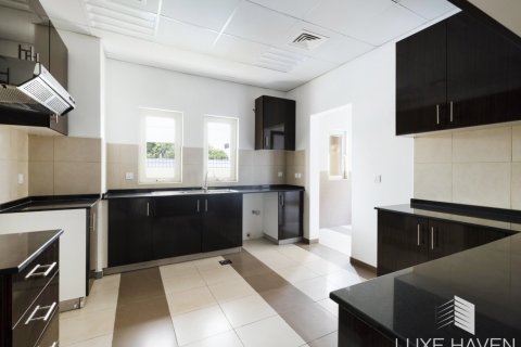 Вилла с 5 спальнями в Hacienda, ОАЭ №14606 20