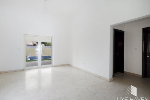 Вилла с 5 спальнями в Hacienda, ОАЭ №14606 21