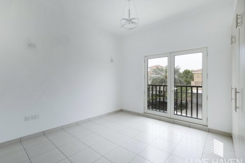 Вилла с 5 спальнями в Hacienda, ОАЭ №14606 16