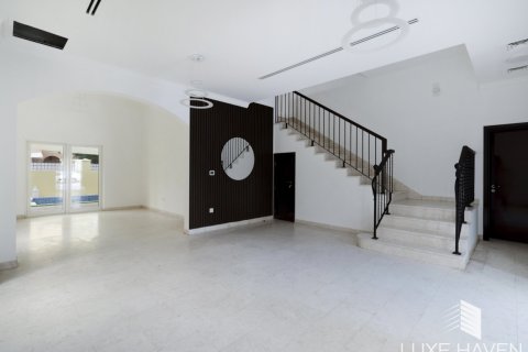 Вилла с 5 спальнями в Hacienda, ОАЭ №14606 22