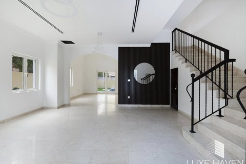 Вилла с 5 спальнями в Hacienda, ОАЭ №14606 23