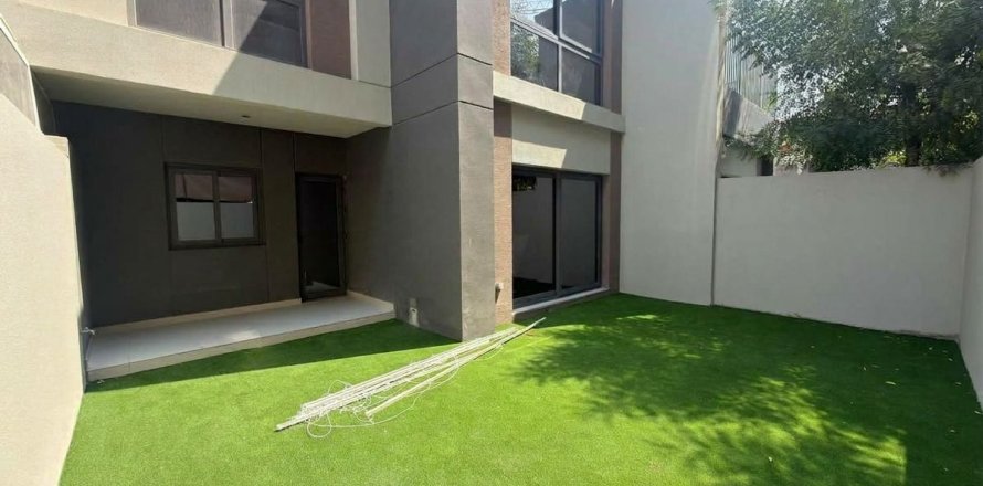3 bedrooms Villa in Dubai, UAE No. 219183