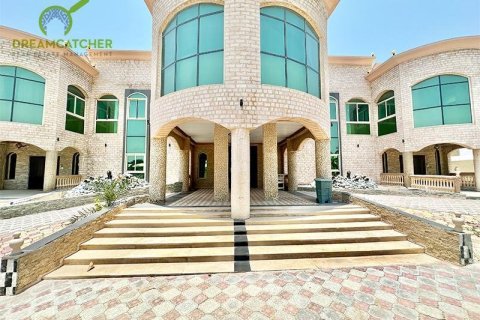 Вилла с 10 спальнями в Seih Al Uraibi, ОАЭ №22393 3