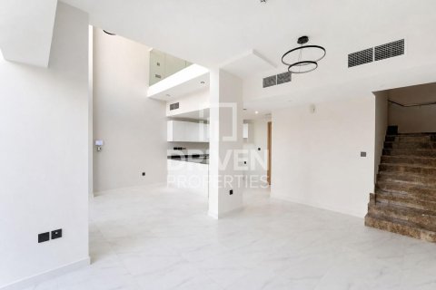 2 bedrooms Townhouse in Rukan, UAE No. 223049 6