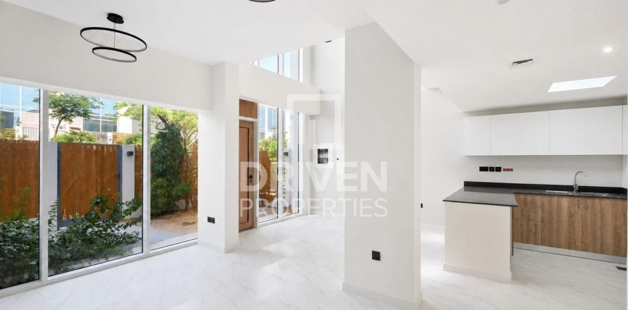 2 bedrooms Townhouse in Rukan, UAE No. 223049
