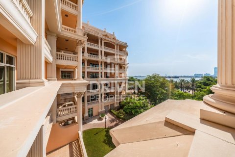 Apartment de 3 dormitorios en The Crescent, UAE No. 218025 16