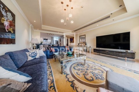 Apartment de 3 dormitorios en The Crescent, UAE No. 218025 5