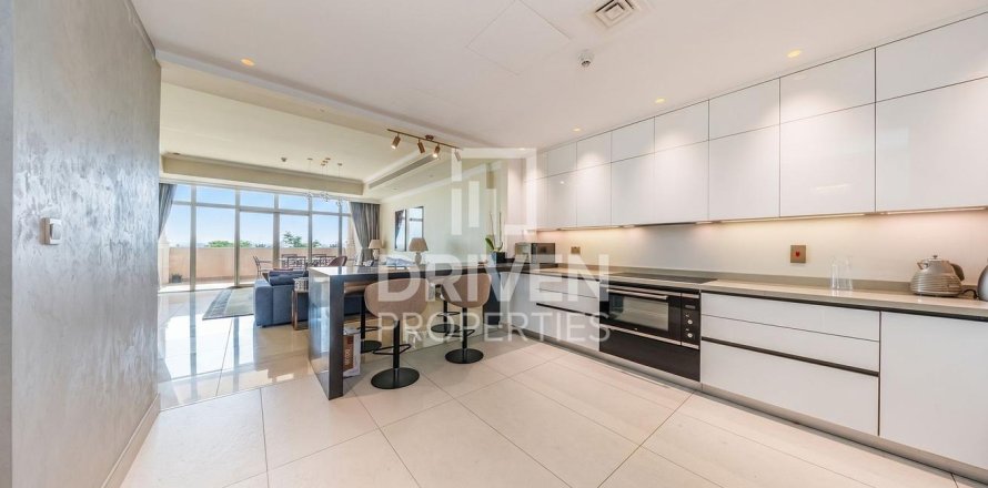 Apartment de 3 dormitorios en The Crescent, UAE No. 218025