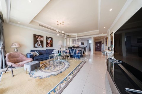 Apartment de 3 dormitorios en The Crescent, UAE No. 218025 4