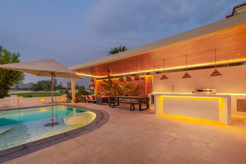 Вилла с 5 спальнями в Dubai Sports City, ОАЭ №226463 10