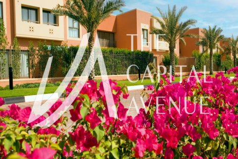 Villa de 4 dormitorios en Abu Dhabi, UAE No. 223542 3