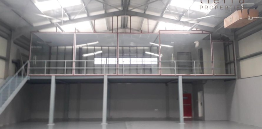 492.4m² Warehouse in Al Quoz, UAE No. 38853