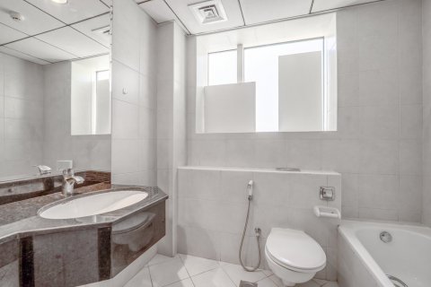 Квартира с 2 спальнями в Jumeirah Islands, ОАЭ №217080 17