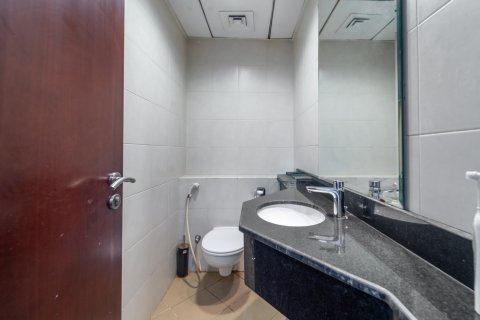 Квартира с 2 спальнями в Jumeirah Islands, ОАЭ №217080 15